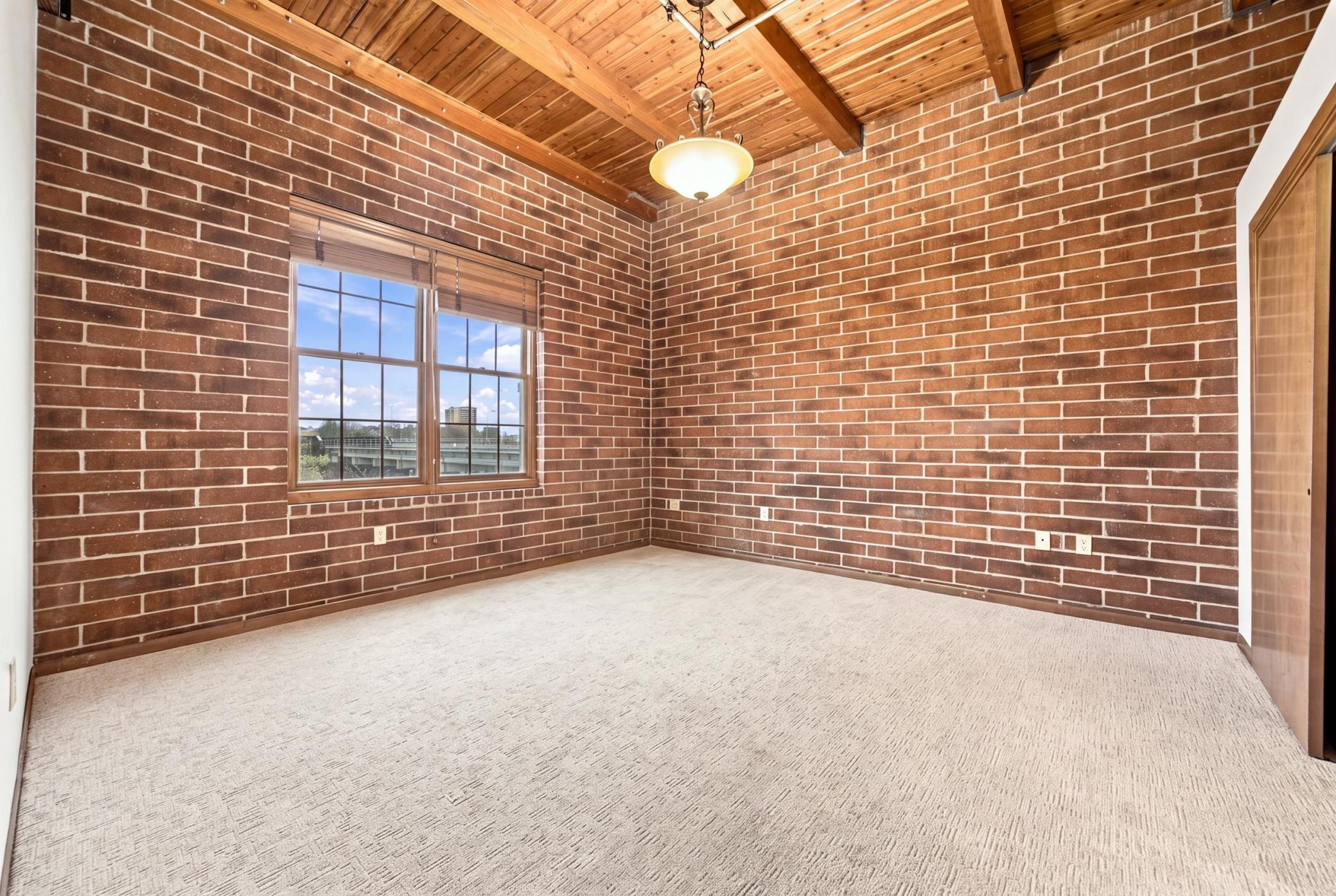 2007 condo for sale at 11 4th Street S, Unit 102 in Moorhead, MN — 2 bed, 2 bath (photo 12 of 19)