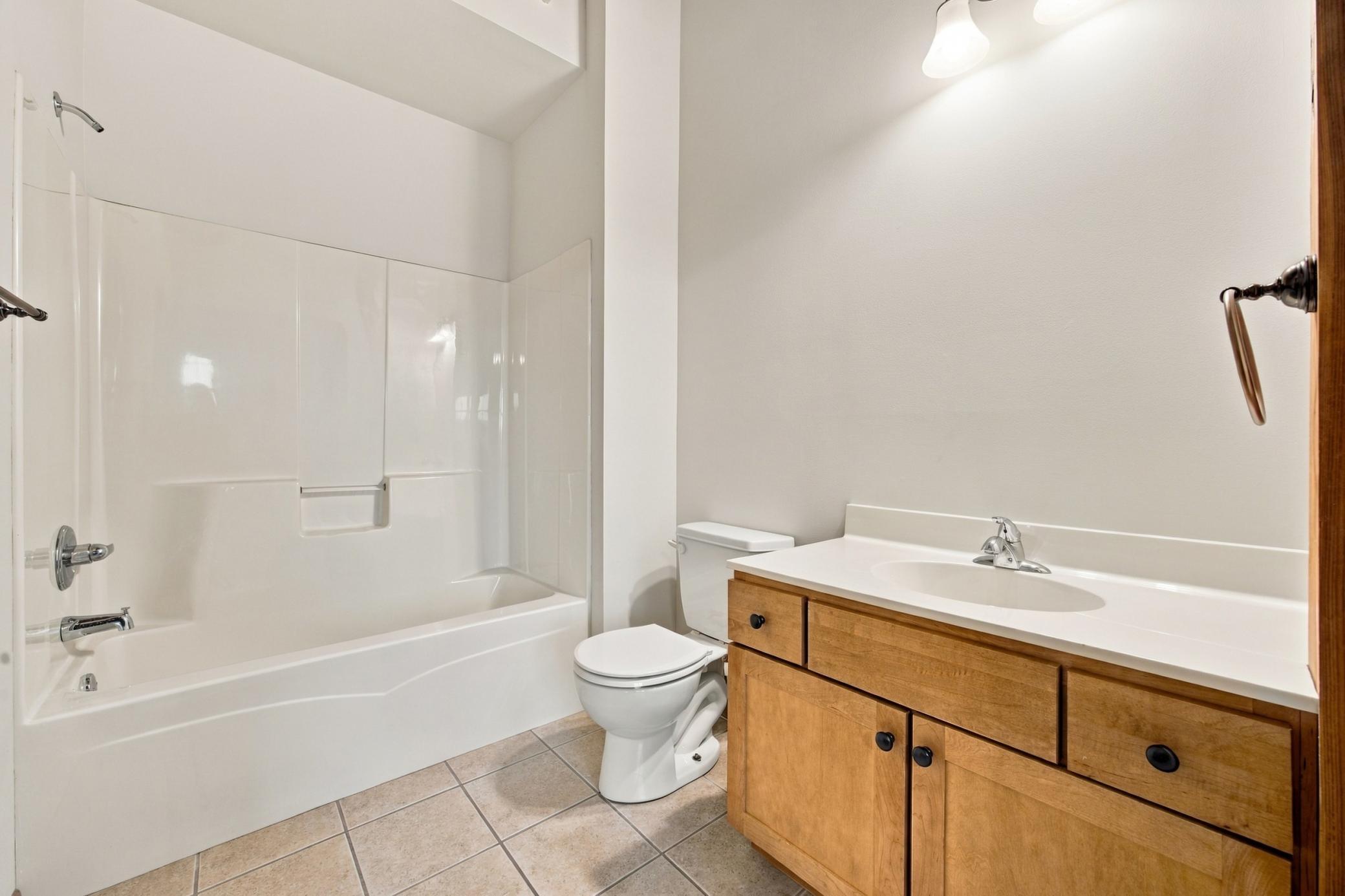 2007 condo for sale at 11 4th Street S, Unit 102 in Moorhead, MN — 2 bed, 2 bath (photo 13 of 19)