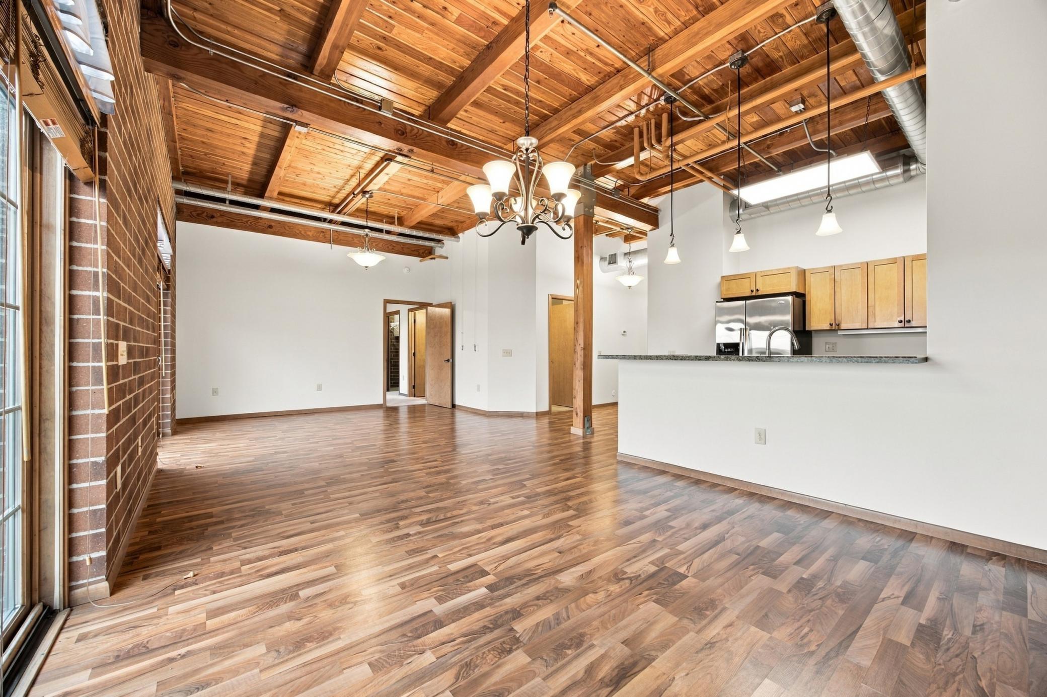 2007 condo for sale at 11 4th Street S, Unit 102 in Moorhead, MN — 2 bed, 2 bath (photo 9 of 19)