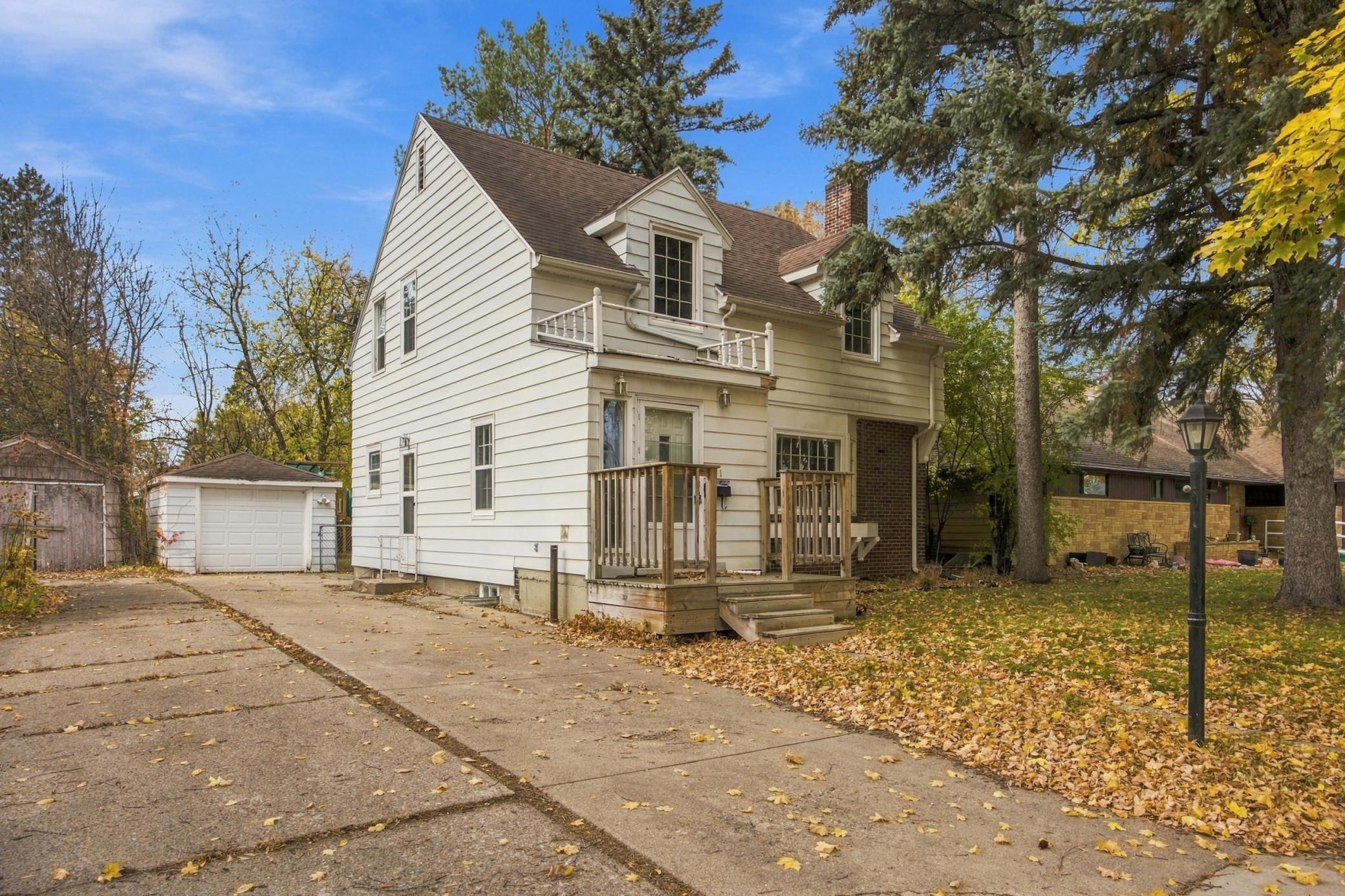1938 single family home for sale at 411 13th Street S in Moorhead, MN — 3 bed, 2 bath (photo 2 of 39)