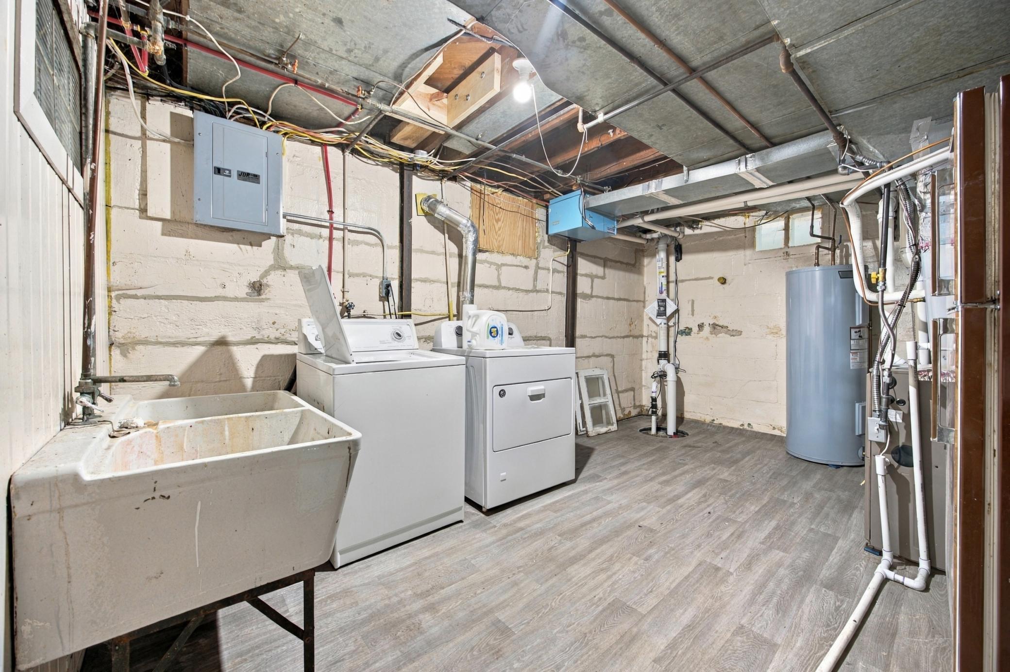1938 single family home for sale at 411 13th Street S in Moorhead, MN — 3 bed, 2 bath (photo 20 of 39)