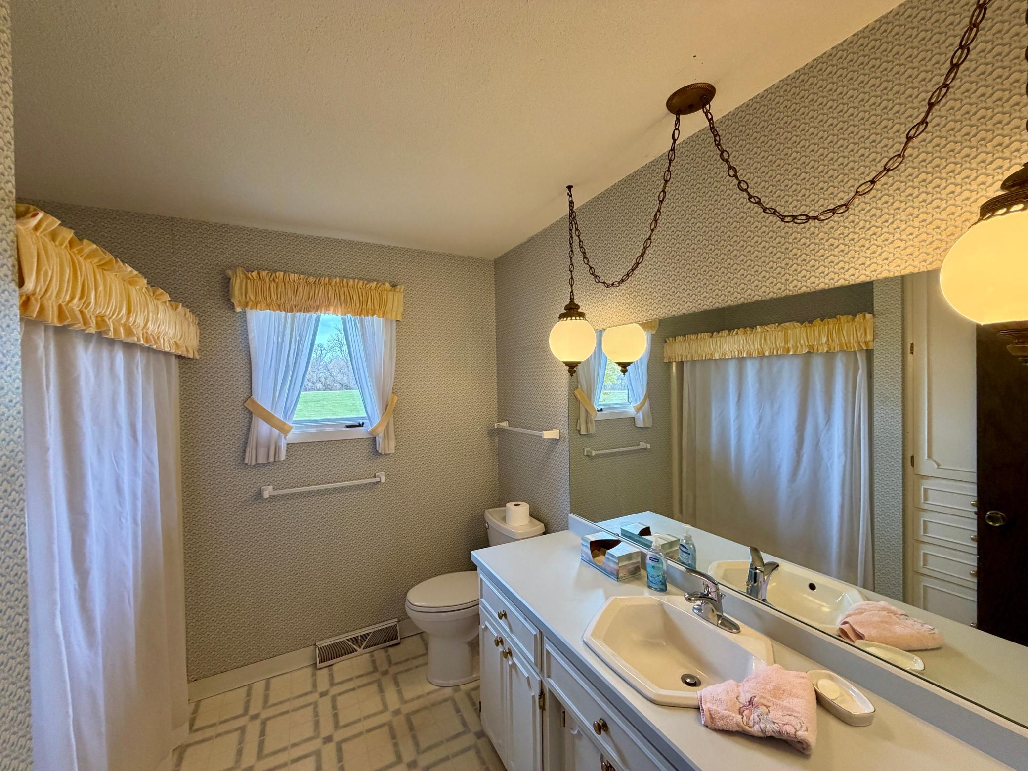 1973 single family home for sale at 3008 Rivershore Drive in Moorhead, MN — 4 bed, 3 bath (photo 11 of 33)
