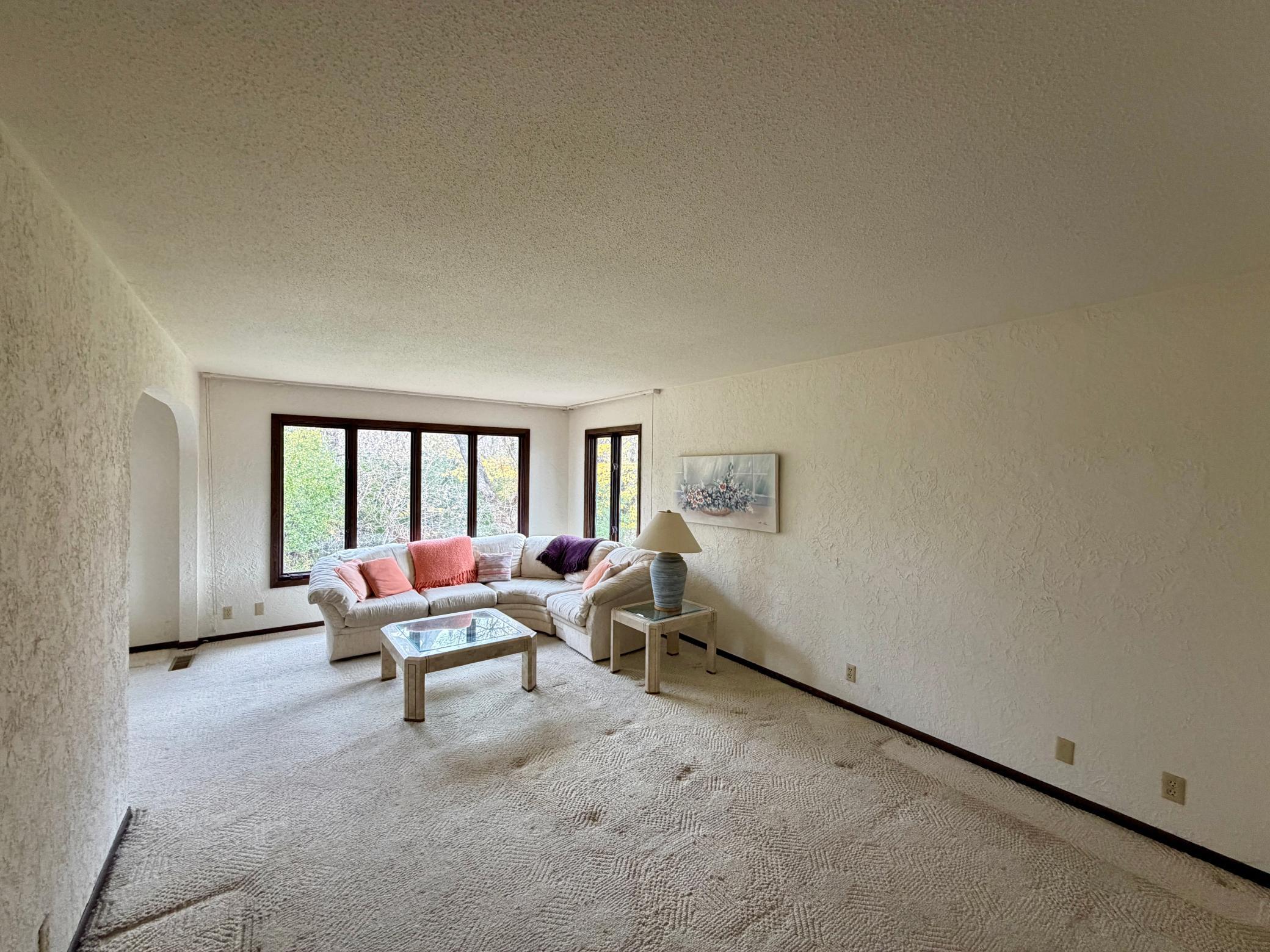 1973 single family home for sale at 3008 Rivershore Drive in Moorhead, MN — 4 bed, 3 bath (photo 4 of 33)