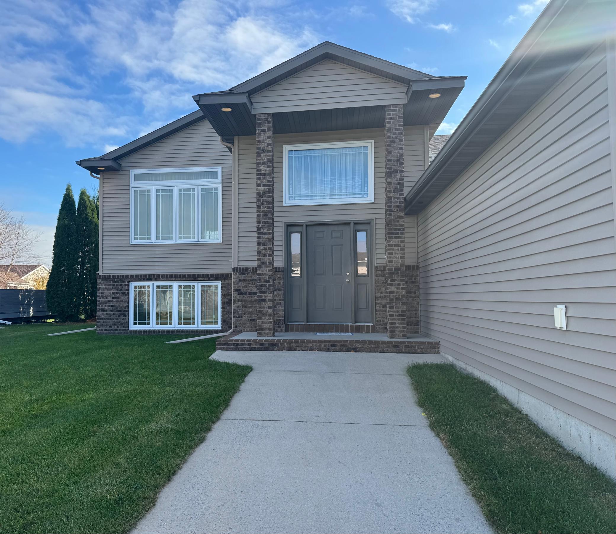 2013 single family home for sale at 6296 14th Street S in Fargo, ND — 4 bed, 3 bath (photo 2 of 26)
