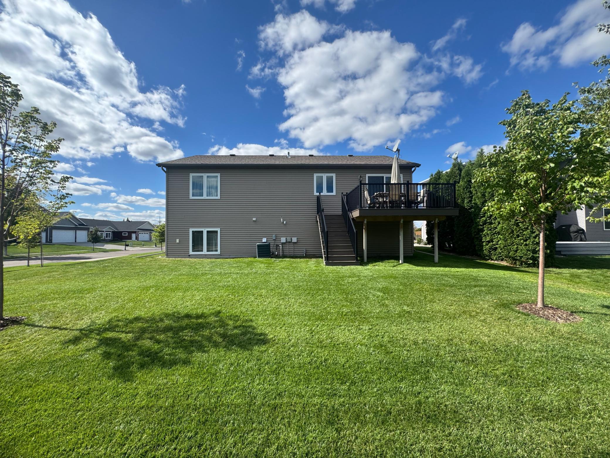 2013 single family home for sale at 6296 14th Street S in Fargo, ND — 4 bed, 3 bath (photo 4 of 26)