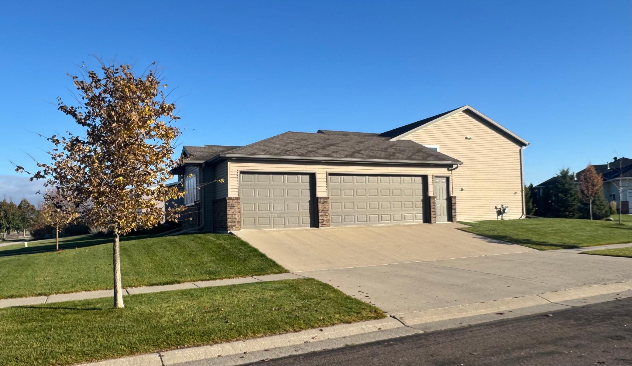 2013 single family home for sale at 6296 14th Street S in Fargo, ND — 4 bed, 3 bath (photo 6 of 26)