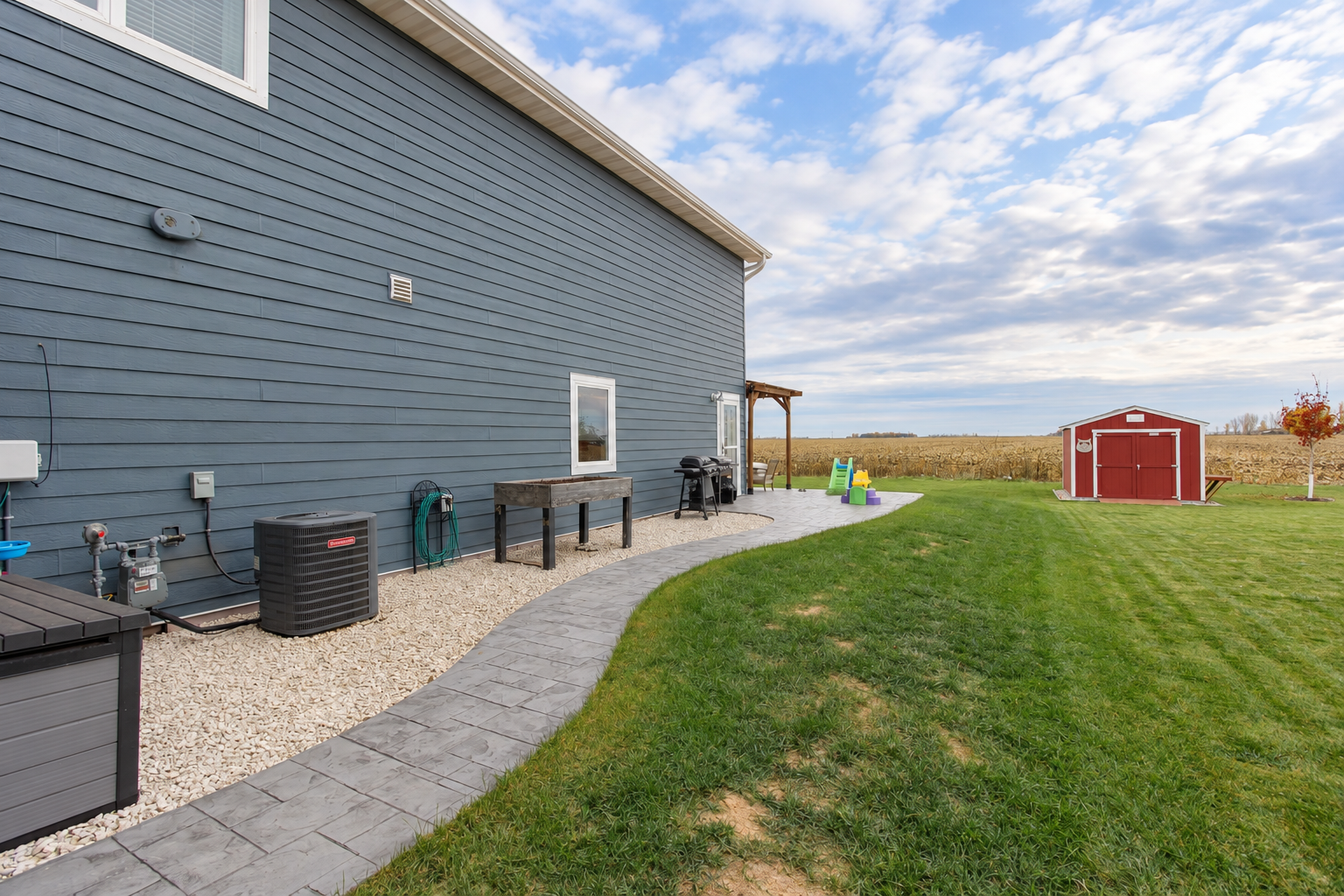 2019 single family home for sale at 1051 46th Avenue S in Moorhead, MN — 3 bed, 3 bath (photo 33 of 39)