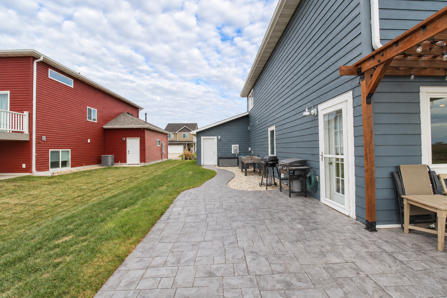 2019 single family home for sale at 1051 46th Avenue S in Moorhead, MN — 3 bed, 3 bath (photo 34 of 39)