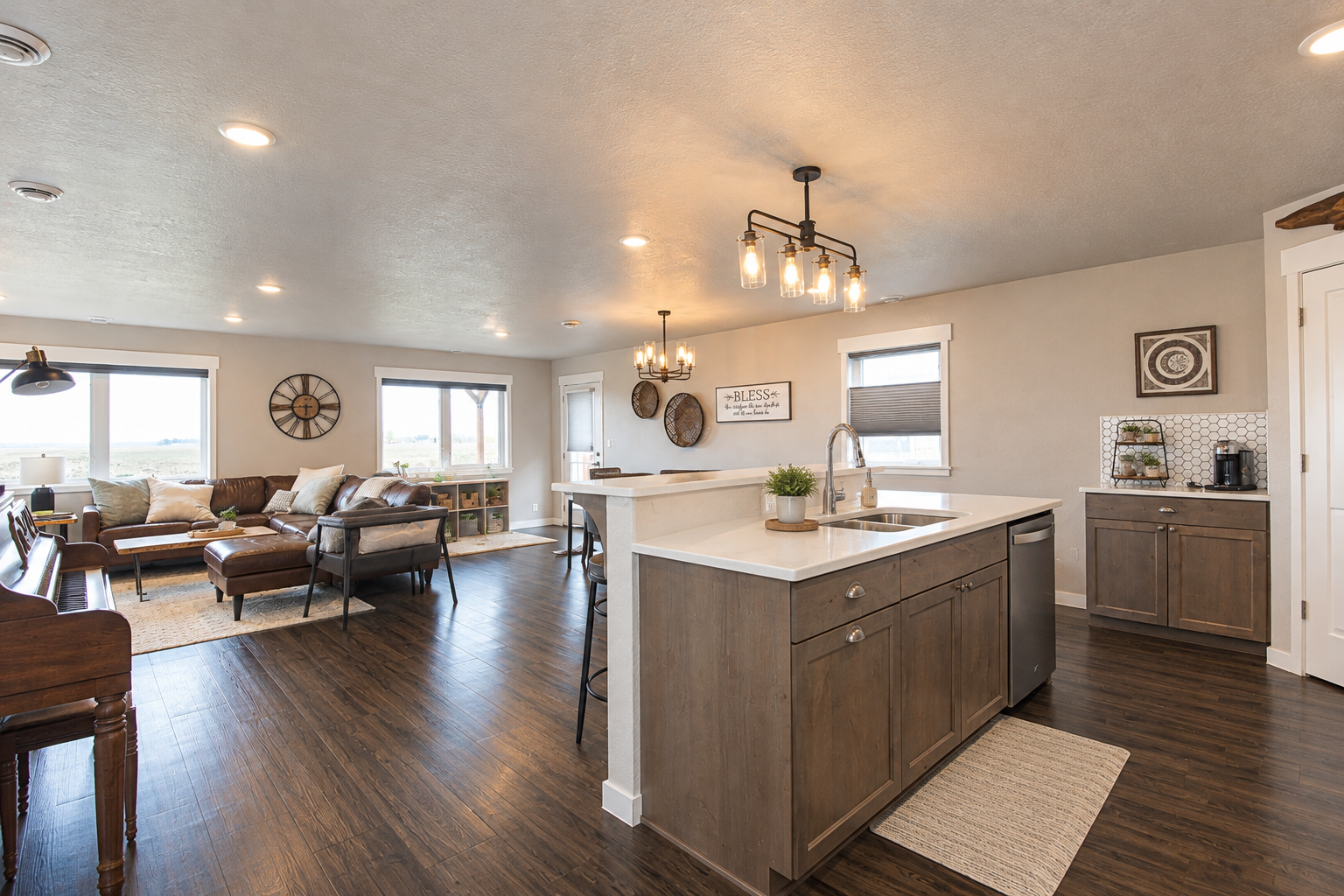 2019 single family home for sale at 1051 46th Avenue S in Moorhead, MN — 3 bed, 3 bath (photo 9 of 39)