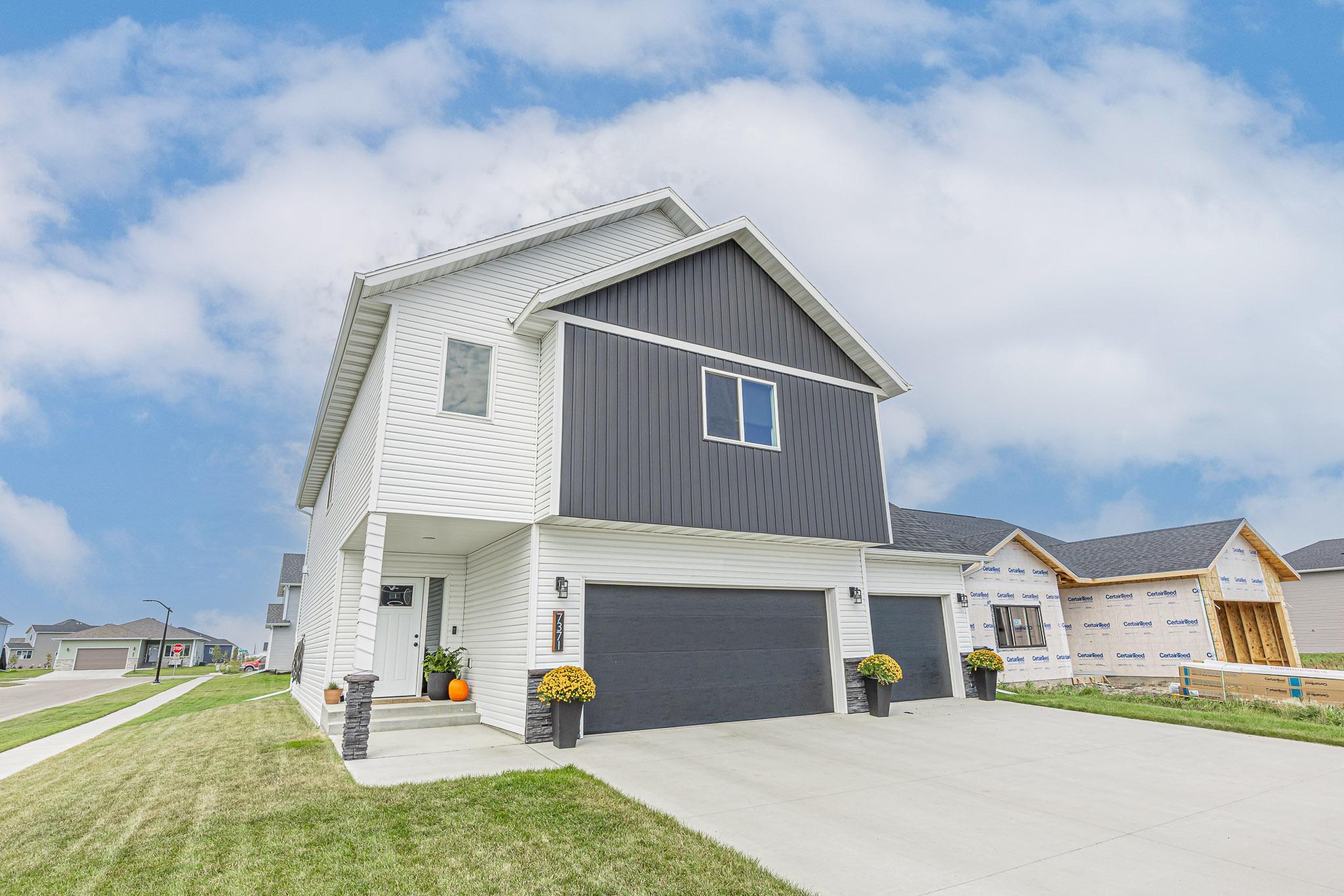 2022 single family home for sale at 7371 26th Street S in Fargo, ND — 4 bed, 3 bath (photo 2 of 46)