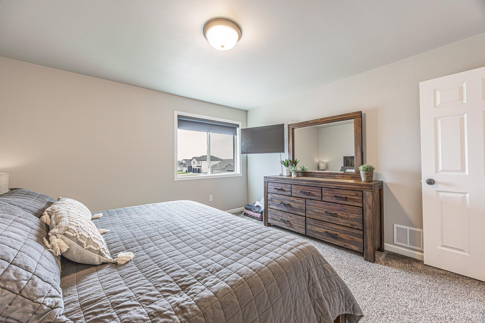 2022 single family home for sale at 7371 26th Street S in Fargo, ND — 4 bed, 3 bath (photo 19 of 46)