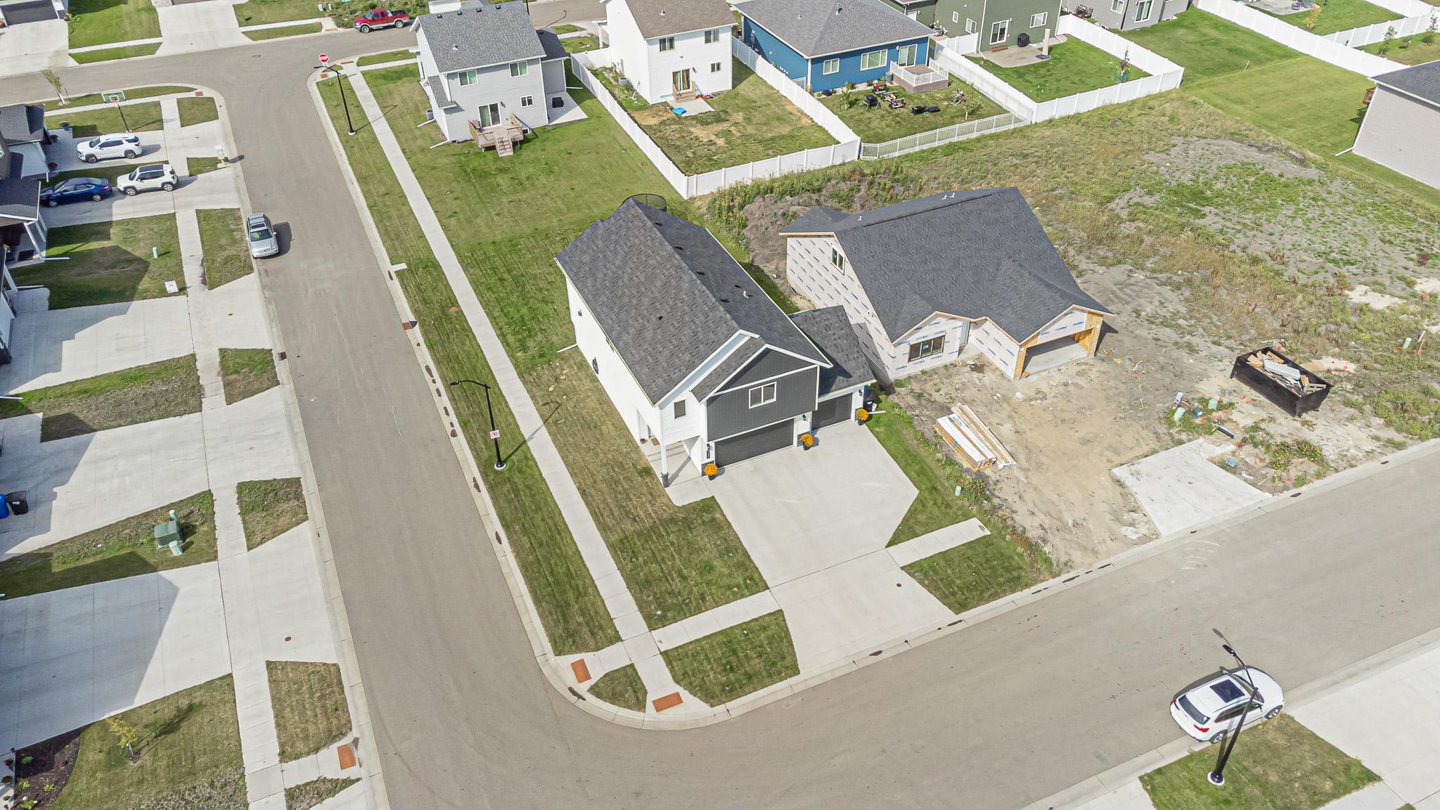 2022 single family home for sale at 7371 26th Street S in Fargo, ND — 4 bed, 3 bath (photo 4 of 46)
