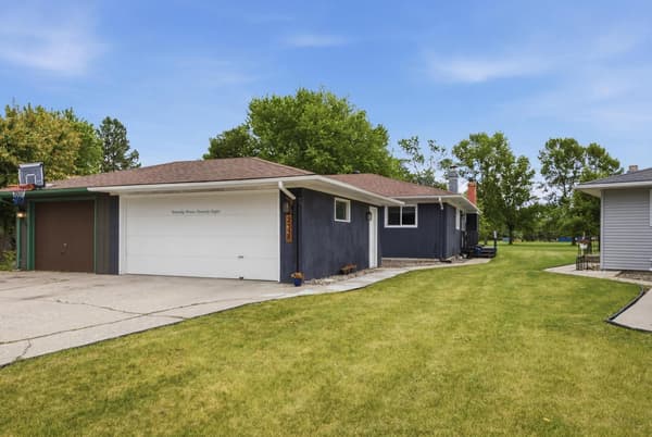 Open house at 2328 Country Club Parkway, Moorhead $239,900 4 bed 2 bath