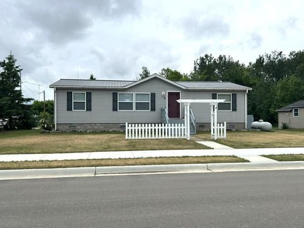 Single Family for sale at 8 6th Avenue NW, Deer River, MN $169,900 3 bed 2 bath 1,152 sqft — MLS# 7088990 Single Family for sale at 8 6th Avenue NW, Deer River, MN $169,900 3 bed 2 bath 1,152 sqft — MLS# 7088990