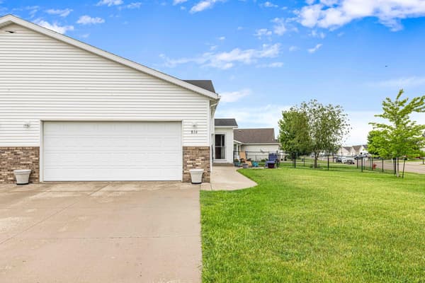 Twin Home for sale at 816 Woodbridge Circle, Dilworth, MN $250,000 3 bed 2 bath 1,852 sqft — MLS# 7089404 Twin Home for sale at 816 Woodbridge Circle, Dilworth, MN $250,000 3 bed 2 bath 1,852 sqft — MLS# 7089404