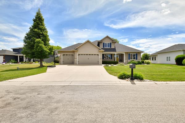 Open house at 309 43rd Avenue S, Moorhead $599,900 4 bed 4 bath