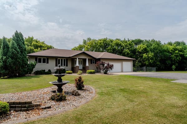 Single Family for sale at 6409 County Road 17 S, Horace, ND $665,000 5 bed 3 bath 3,540 sqft — MLS# 7104443 Single Family for sale at 6409 County Road 17 S, Horace, ND $665,000 5 bed 3 bath 3,540 sqft — MLS# 7104443