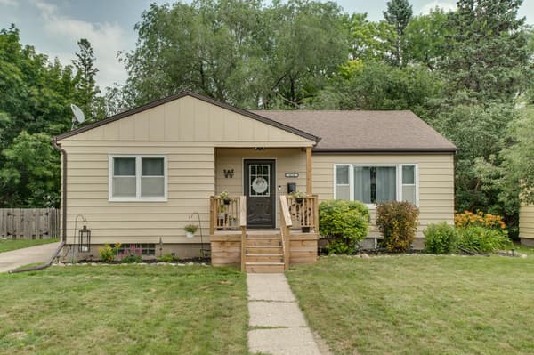 Single Family for sale at 424 15th Street S, Moorhead, MN $260,000 3 bed 2 bath 2,374 sqft — MLS# 7105784 Single Family for sale at 424 15th Street S, Moorhead, MN $260,000 3 bed 2 bath 2,374 sqft — MLS# 7105784