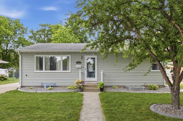 Single Family for sale at 1850 16th Street S, Fargo, ND $269,900 3 bed 2 bath 1,612 sqft — MLS# 7105995 Single Family for sale at 1850 16th Street S, Fargo, ND $269,900 3 bed 2 bath 1,612 sqft — MLS# 7105995