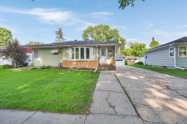 Single Family for sale at 2113 7th Street N, Fargo, ND $270,000 5 bed 2 bath 1,970 sqft — MLS# 7106502 Single Family for sale at 2113 7th Street N, Fargo, ND $270,000 5 bed 2 bath 1,970 sqft — MLS# 7106502