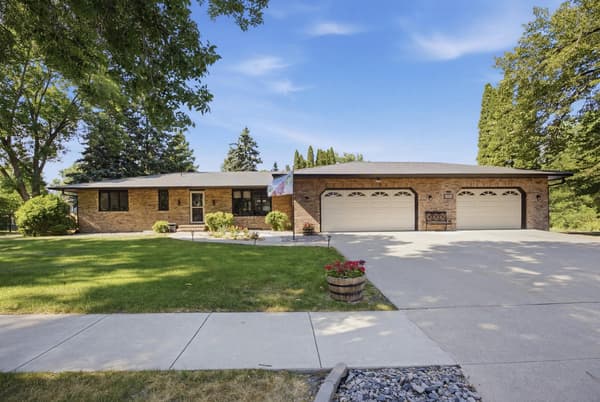Single Family for sale at 42 36th Avenue N, Fargo, ND $609,900 5 bed 3 bath 3,376 sqft — MLS# 7111273 Single Family for sale at 42 36th Avenue N, Fargo, ND $609,900 5 bed 3 bath 3,376 sqft — MLS# 7111273