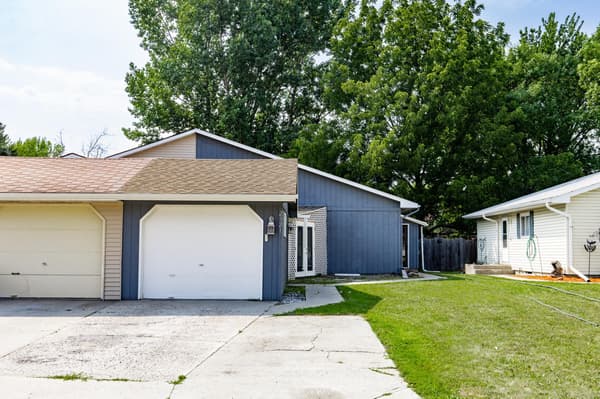 Twin Home for sale at 2321 Country Club Parkway, Moorhead, MN $225,000 3 bed 2 bath 1,640 sqft — MLS# 7113380 Twin Home for sale at 2321 Country Club Parkway, Moorhead, MN $225,000 3 bed 2 bath 1,640 sqft — MLS# 7113380