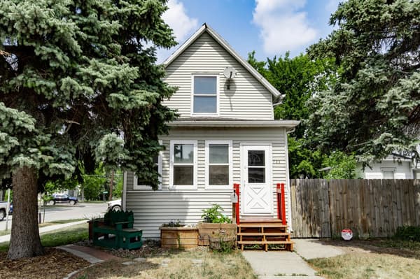 Open house at 723 6th Avenue N, Fargo $230,000 3 bed 2 bath