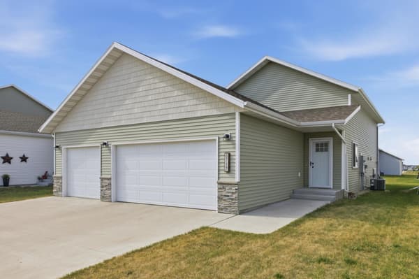 Single Family for sale at 6717 71st Avenue S, Horace, ND $319,000 3 bed 2 bath 1,852 sqft — MLS# 7122656