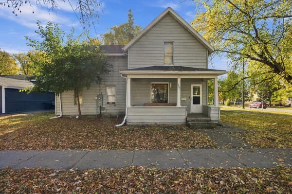 1897 single family home for sale at 903 7th Avenue S in Moorhead, MN — 5 bed, 2 bath