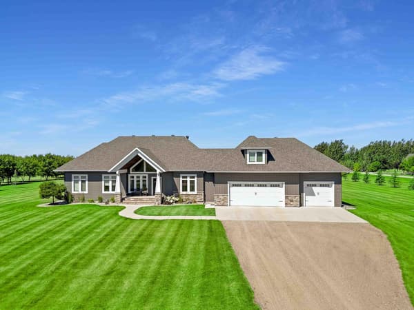 2014 single family home for sale at 7179 37th Street N in Moorhead, MN — 5 bed, 4 bath